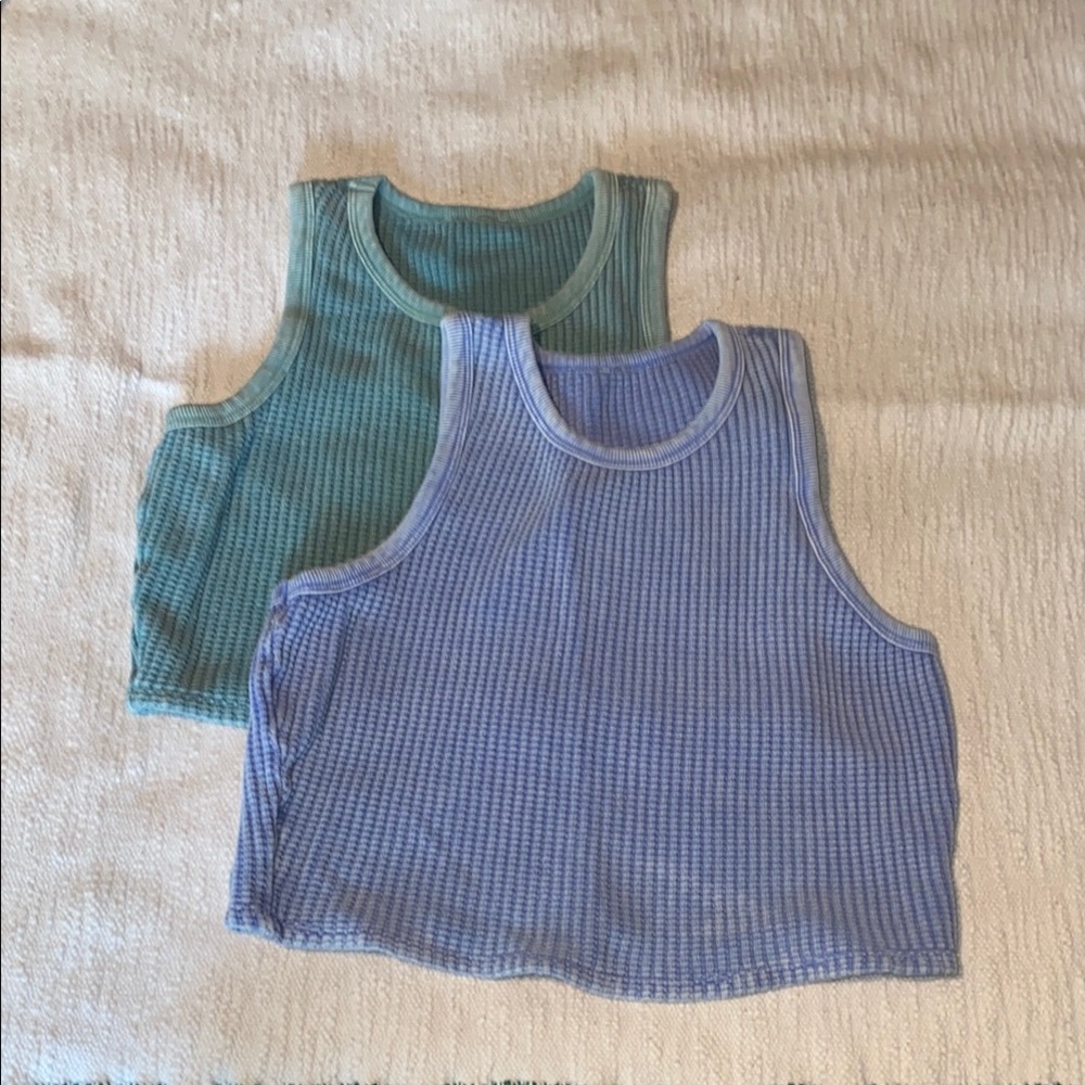 Crop tanks💚💙